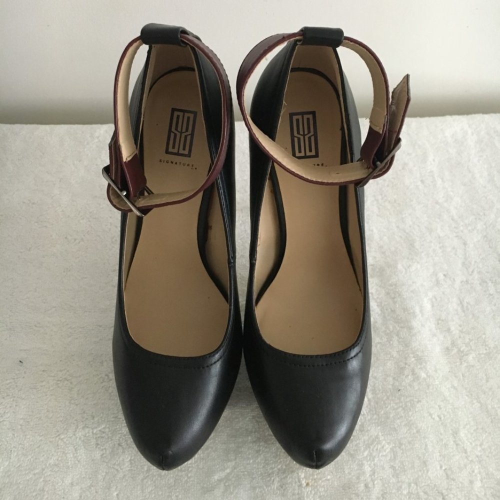 Signature by ShoeDazzle - Kisira  Black 8.5